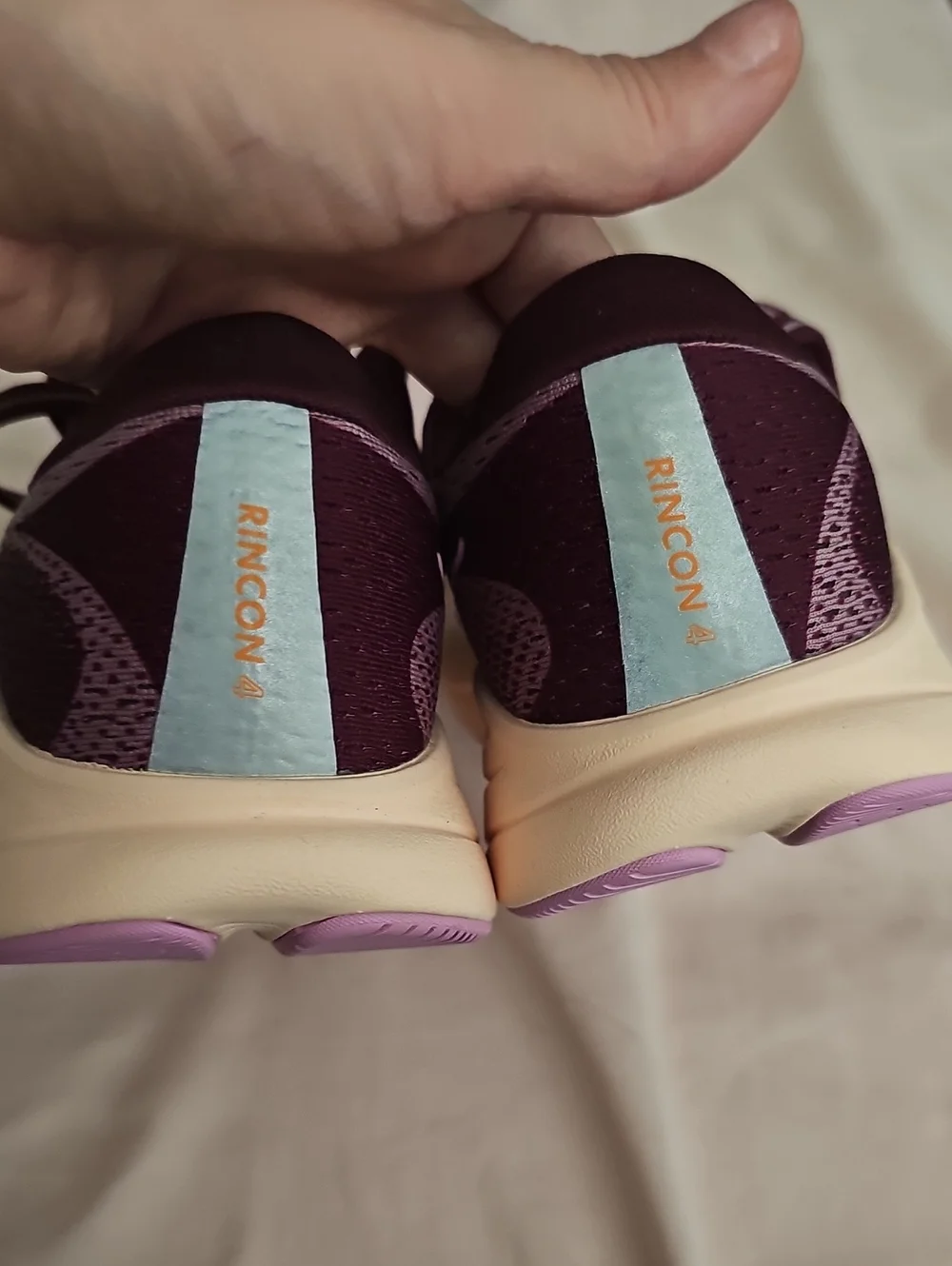 Hoka Rincon 4 NWOT (Sz 6 Women)
